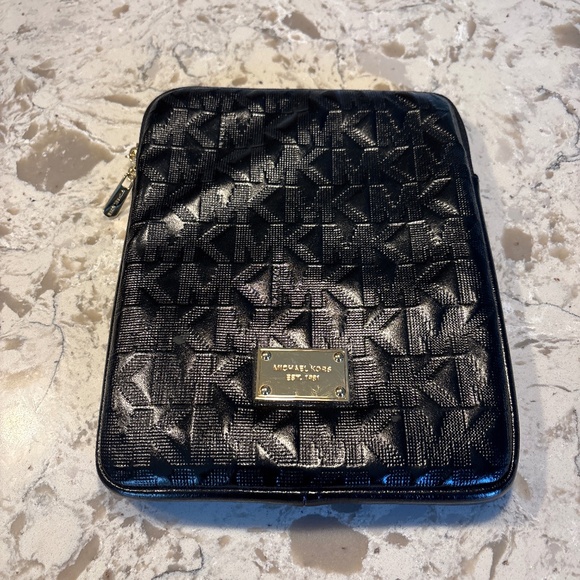 Michael Kors Black Logo  IPad Tablet Case Cover - Picture 1 of 4
